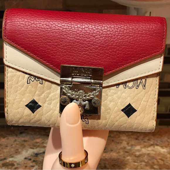 MCM Visettos Signature Leather Wallet πβ€οΈπ₯ - Picture 3 of 17